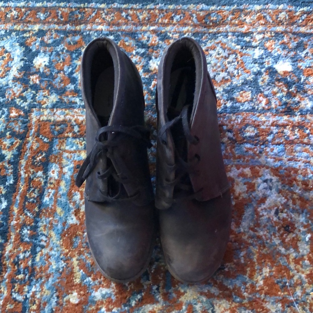 Clarks Collection Brown Leather Ankle Bootie Heel… - image 5